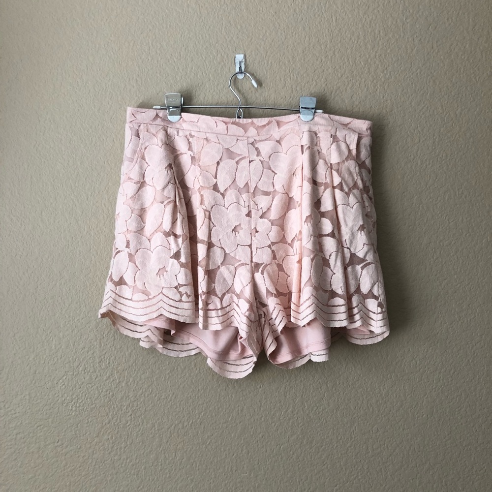 Torrid flowy Lace scallop Hem Shorts - Picture 2 of 5